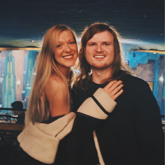 Meet your Poshers, Pheebs & Ira! - Picture 1 of 6